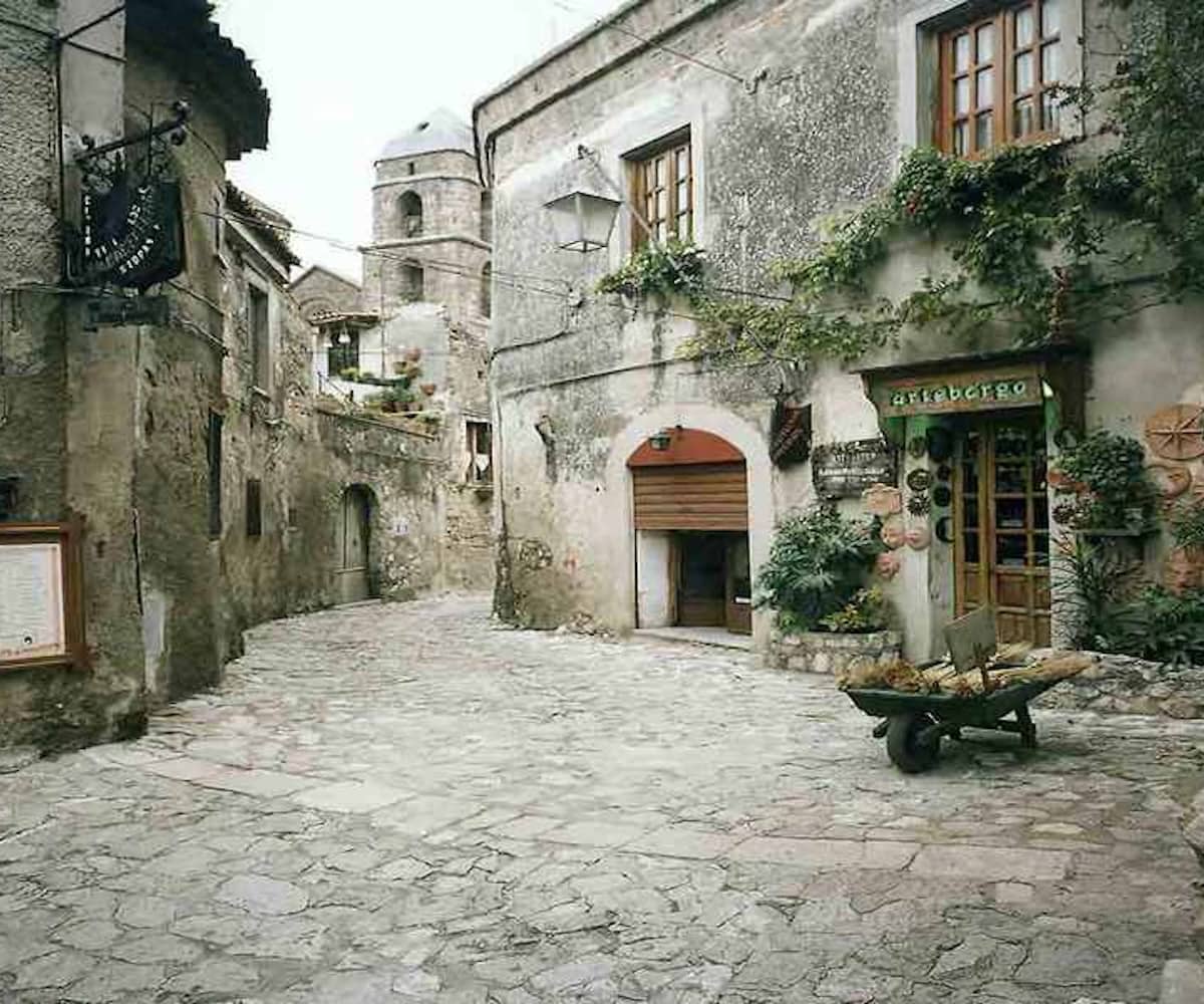 Caserta - Campania - Italia - Xerendipity Selezione Personale Domestico Referenziato Garantito 11